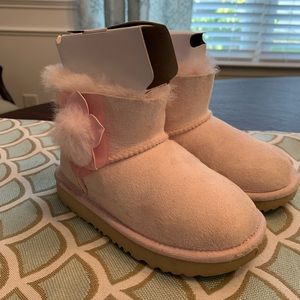 Uggs Mini Bailey II, Cactus Flower Toddler size 9